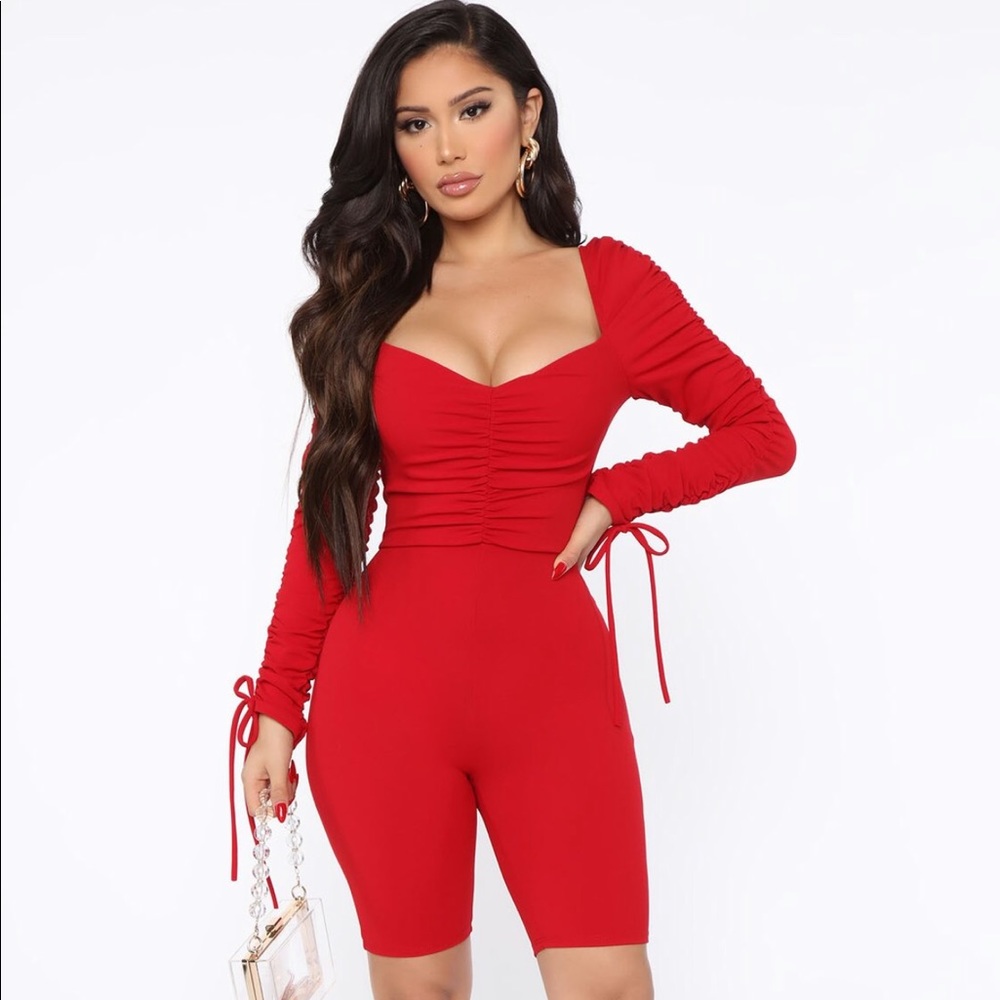 ✨MAKE AN OFFER‼️ 🔥 Red Romper ❤️ - Picture 1 of 6